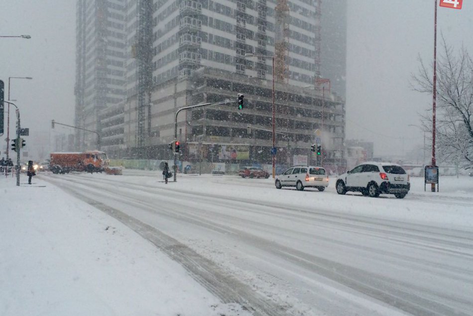 Ilustračný obrázok k článku Bratislava vyhlásila pre počasie 2. stupeň aktivity. Magistrát žiada obyvateľov hlavného mesta o trpezlivosť