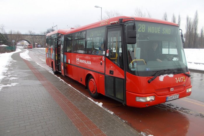 Ilustračný obrázok k článku MHD dnes jazdí bez meškania. Devínska cesta je však stále uzavretá