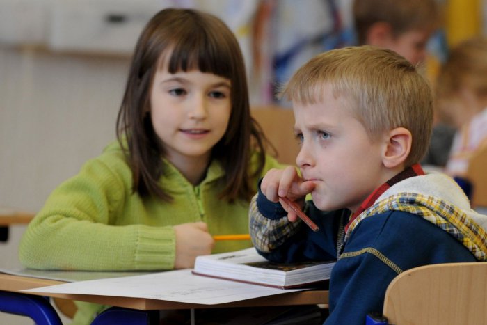 Ilustračný obrázok k článku Zápisy prvákov štartujú aj v Ružinove. Na deti čakajú vynovené školy