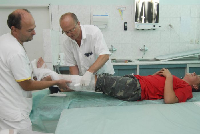 Ilustračný obrázok k článku Mládež v lete vystrájala. V detskej nemocnici ošetrili počas prázdnin tisícky detí