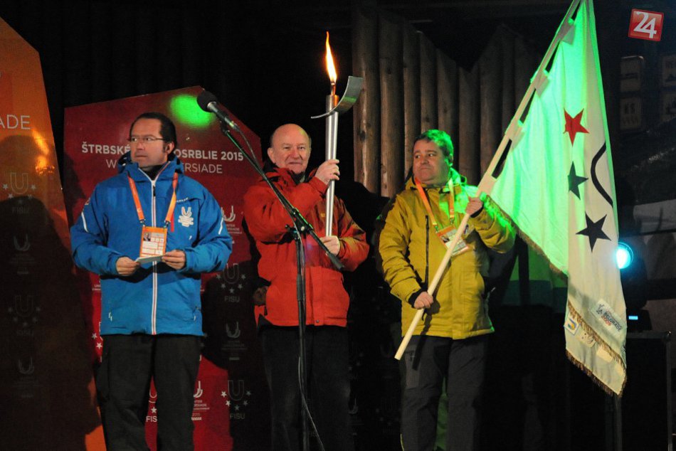 Ilustračný obrázok k článku Univerziáda je u nás už minulosťou: Slovensko odovzdalo pochodeň i vlajku FISU španielskej Granade