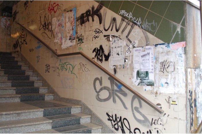 Ilustračný obrázok k článku Vandalizmus na stanici Vinohrady dosiahol vrchol. Zelená hliadka opäť prebrala zodpovednosť