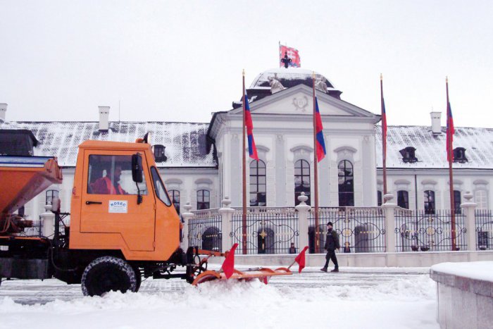 Ilustračný obrázok k článku ROZHOVOR: Za 900-tisíc mesačne máme neupravené cesty. V čom sú najväčšie nevýhody zmluvy zimnej údržby?