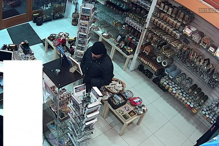 Ilustračný obrázok k článku Muž ukradol vysávač, polícia prosí verejnosť o pomoc