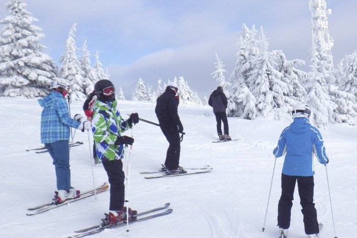 Ilustračný obrázok k článku Užite si sviatky s vetrom vo vlasoch: Lyžiarske strediská otvárajú svoje brány!