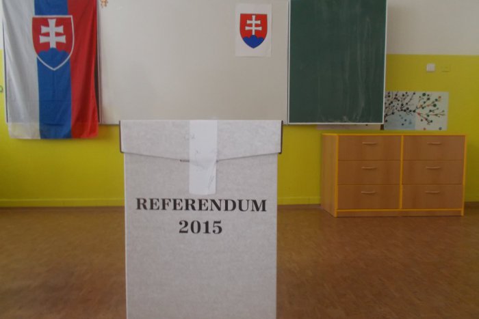 Ilustračný obrázok k článku Referendum: Prázdne bratislavské volebné miestnosti svedčia o zatiaľ mizernej účasti