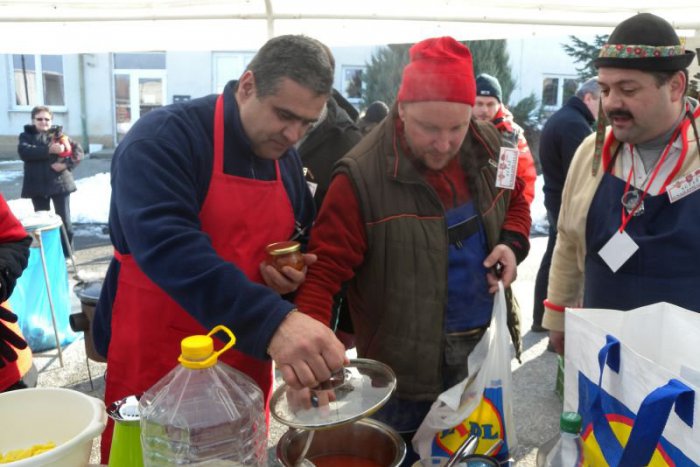 Ilustračný obrázok k článku Vo Vajnoroch sa konali fašiangové zabíjačkové hody, o týždeň budú ďalšie v Rači