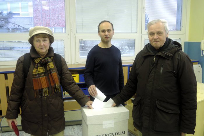 Ilustračný obrázok k článku Hlasovacie miestnosti sa otvorili načas. Ústredná komisia pre referendum má na stole tri podnety