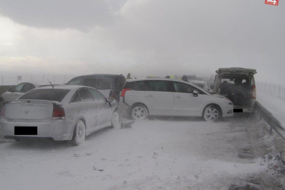 Ilustračný obrázok k článku Hromadná nehoda na ceste R1 v obrazoch: Takto to vyzeralo na mieste!