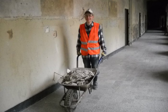 Ilustračný obrázok k článku Dominatu Hlohovca zobrali do parády dobrovoľníci: Práca im ide od ruky, pozrite na ďalšie plány!