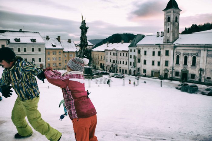 Ilustračný obrázok k článku FOTOGALÉRIA: Jediné sánkarske námestie na Slovensku už obsadili deti