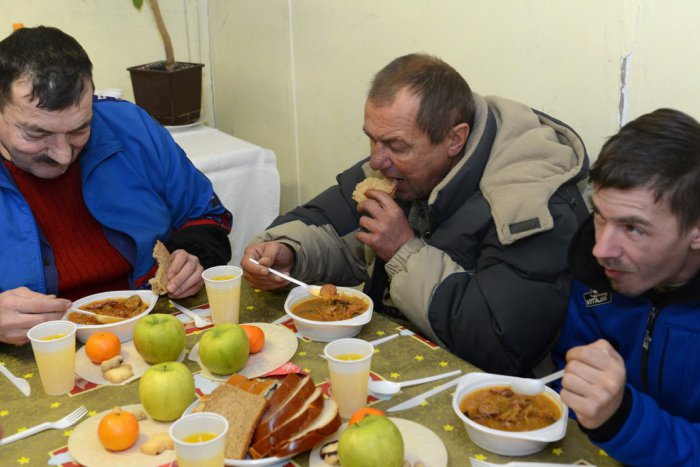 Ilustračný obrázok k článku Teplé jedlo pre ľudí v núdzi: Mesto začalo s výdajom stravy pre ľudí v ťažkej životnej situácii