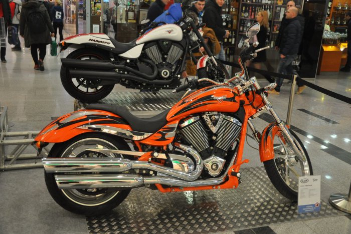 Ilustračný obrázok k článku Adrenalín, rýchlosť a krása. To sú hlavné tri elementy exkluzívnej výstavy motoriek v OC CENTRAL