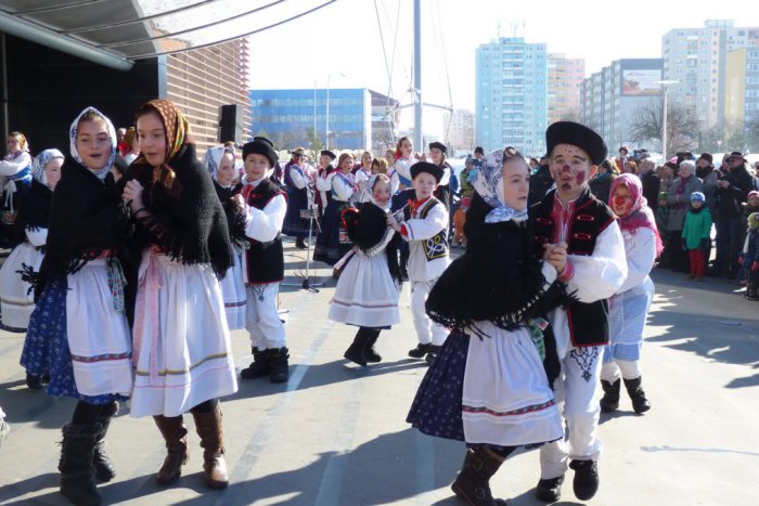 Ilustračný obrázok k článku Popradská rozlúčka s fašiangami: Base sa veľmi lúčiť nechcelo...