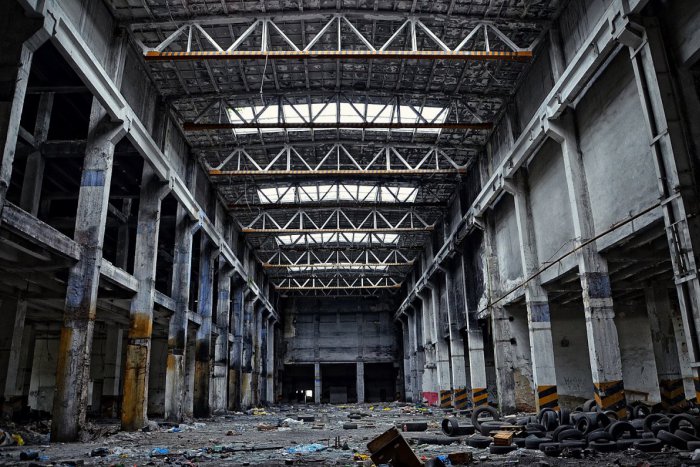 Ilustračný obrázok k článku ROZHOVOR: Opustená budova a strašidelné ticho. Pre niekoho hororová predstava, no pre urbexerov hotový raj