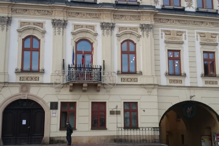 Ilustračný obrázok k článku Na mestskom úrade sa chystajú zmeny: Ráta sa aj s vyhadzovmi zamestnancov!