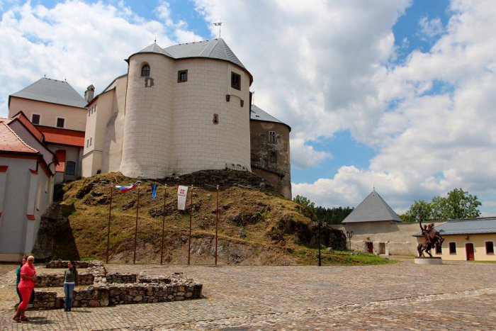 Ilustračný obrázok k článku Hrad Ľupča sa dočká rekonštrukcie svojej najstaršej časti: Obnova nádvoria za státisíce eur