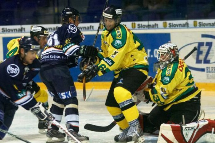 Ilustračný obrázok k článku Hokejové sklamanie pod Dubňom: Vlci budú hrať o záchranu