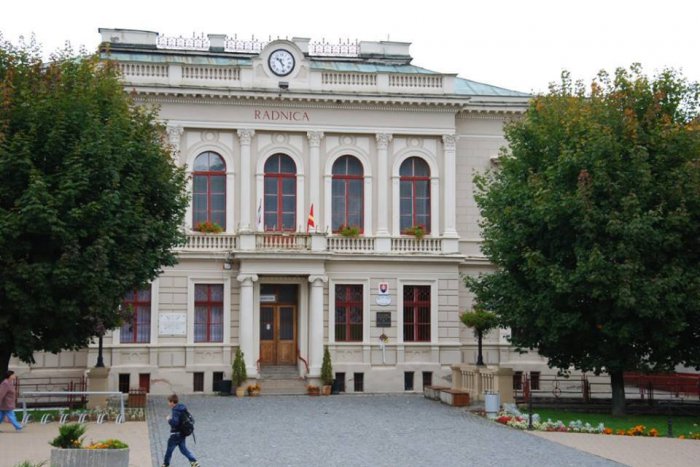 Ilustračný obrázok k článku Vedenie mesta Dobšiná zasadne v stredu. Toto je PREHĽAD tém, ktoré dostanú poslanci na stôl