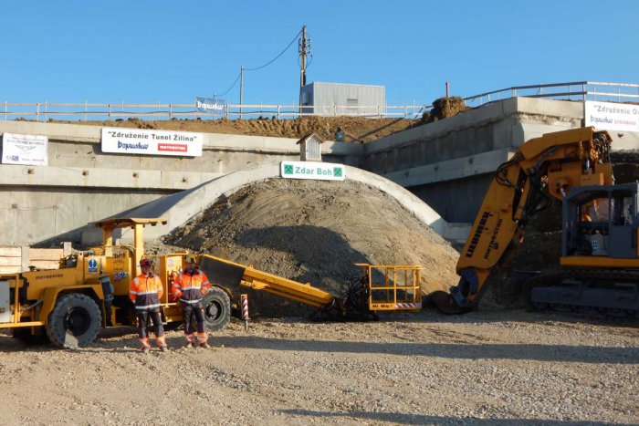 Ilustračný obrázok k článku Ako pokračuje výstavba diaľnic v okolí Žiliny? Čerstvé informácie z prvej ruky!