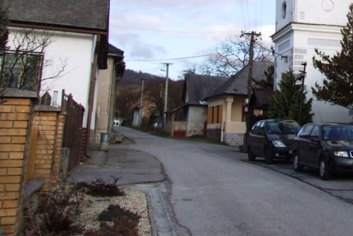 Ilustračný obrázok k článku Dedina je na nože s diaľničiarmi, obyvatelia žiadajú odškodné: Pozrite, čo je za tým!