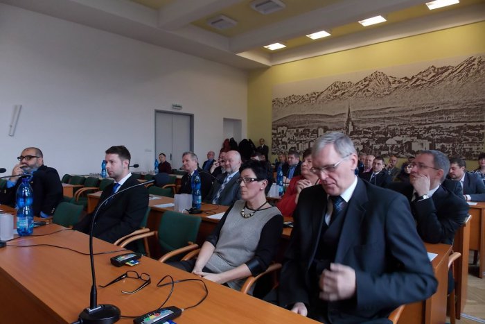 Ilustračný obrázok k článku Mestskí poslanci rozhodli o výške svojich odmien: Koľko eur im bude chodiť na účet?