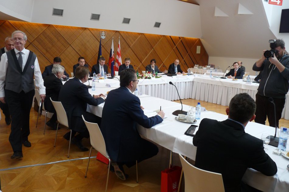 Ilustračný obrázok k článku Pod Urpín mieria predstavitelia vlády: V meste podpíšu memorandum o významnej investícii v Bystrici!