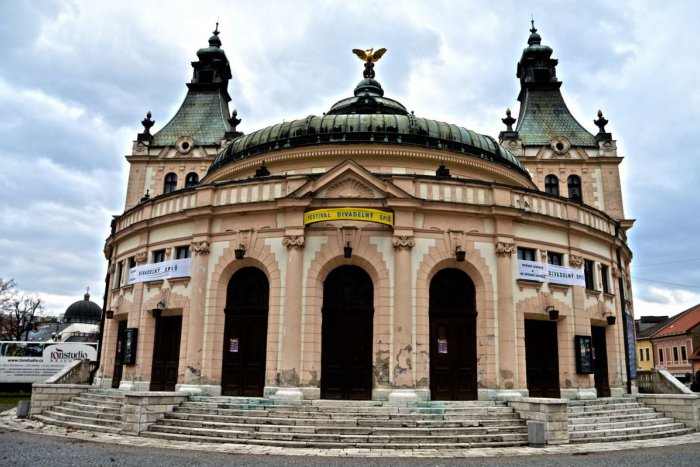 Ilustračný obrázok k článku Spišské divadlo oslavuje 166 narodeniny Hviezdoslava: Tešiť sa môžete na Hájnikovu ženu