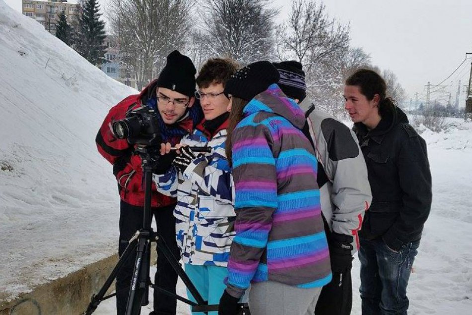Ilustračný obrázok k článku Aj napriek komplikáciám to napokon vyšlo: Popradskí stredoškoláci nakrútili film!