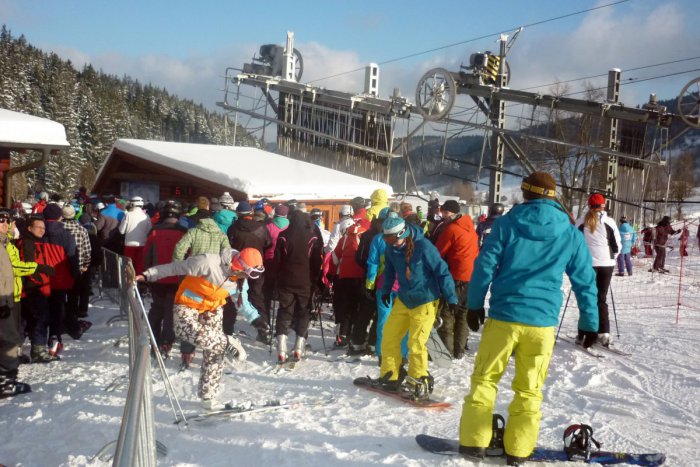 Ilustračný obrázok k článku Snehová pokrývka postupne klesá: Tu v okolí sa napriek tomu stále lyžuje