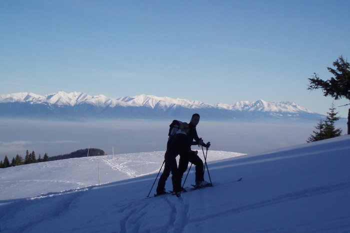 Ilustračný obrázok k článku TIPY na víkend: Na bežkách zo Smrekovice, futbal, hokej, koncerty, ...