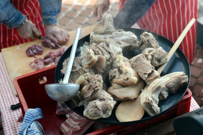 Ilustračný obrázok k článku Študenti Strednej odbornej školy na Farského dnes predviedli zabíjačku