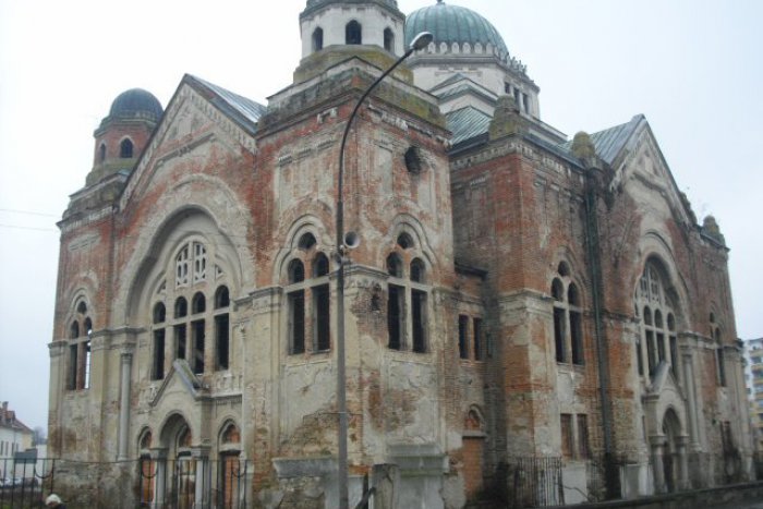 Ilustračný obrázok k článku Synagóga sa konečne dočkala: Už tento rok skrášli Lučenec v novom šate!