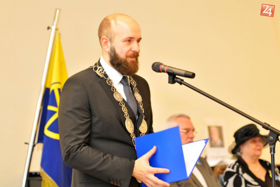 Ilustračný obrázok k článku Primátor krajského mesta pozvánku od vlády nedostal. Bročka: Beriem to s úsmevom