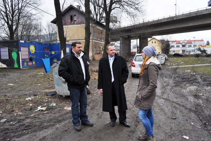 Ilustračný obrázok k článku Riešenie problémov na neslávne známej Bratislavskej? Viceprimátorovi radí rómsky vajda!
