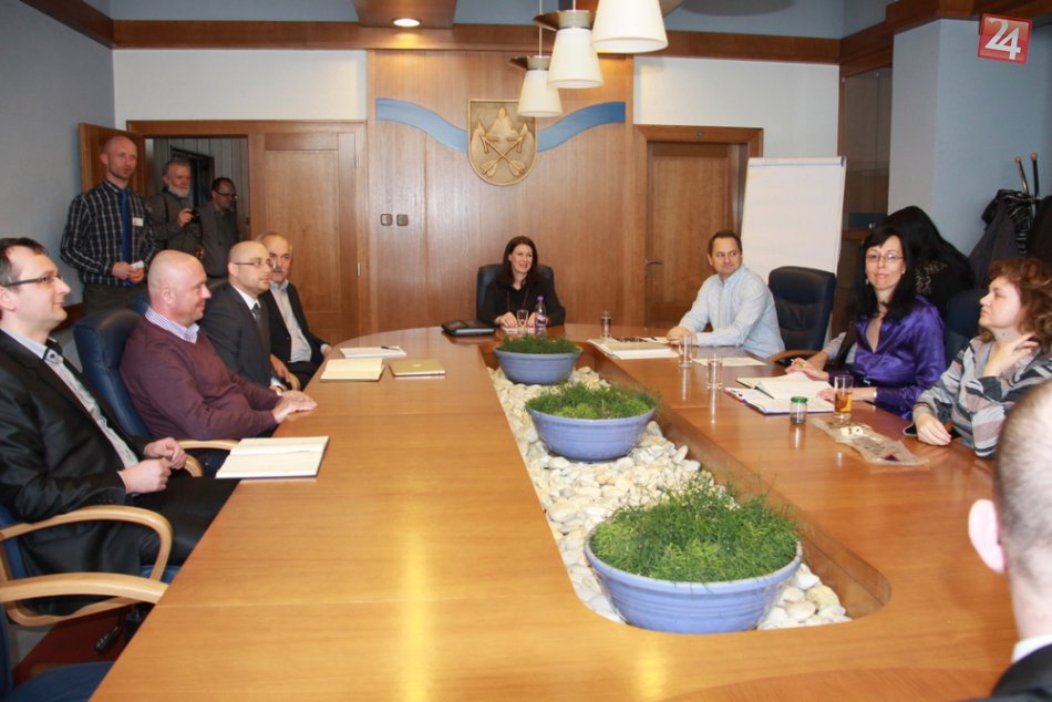 Ilustračný obrázok k článku Dlhodobý spor medzi firmou Schule a obyvateľmi Veľkej: Vyriešiť by ho mohla mediácia