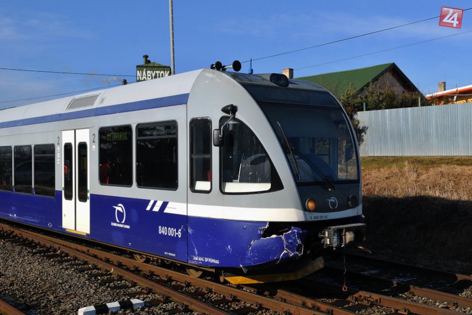 Ilustračný obrázok k článku Zrážka vlaku s autom na priecestí: Cesta je neprejazdná!