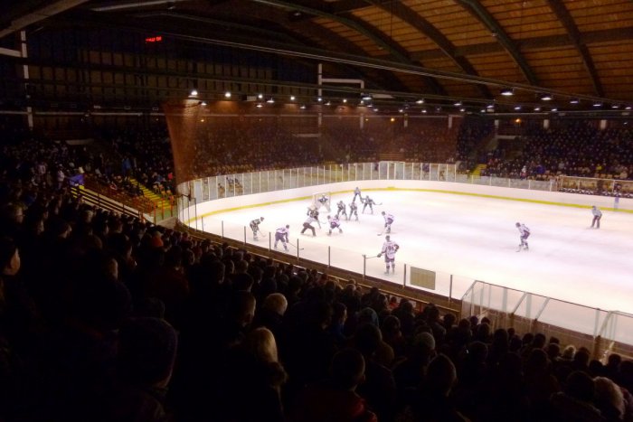 Ilustračný obrázok k článku Hokejové finále v Humennom: Domáci vo fantastickej atmosfére vyrovnali sériu!