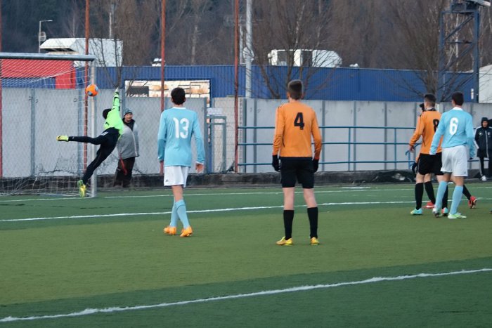 Ilustračný obrázok k článku Víkendový futbal mladých: Dorastenci a žiaci vbehli do jarnej sezóny