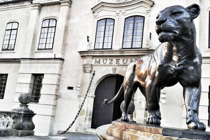 Ilustračný obrázok k článku Levy k Humennému už jednoducho patria: Pozrite si detailne FOTO monumentálneho krbu