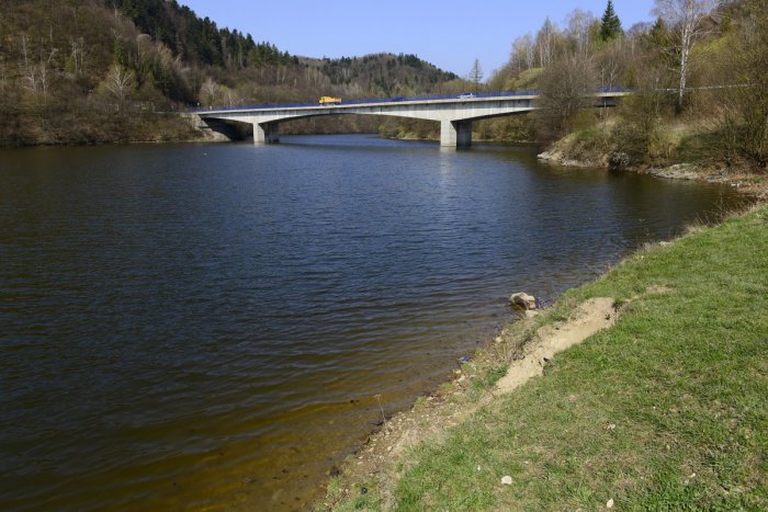 Ilustračný obrázok k článku Most cez Ružín v sobotu ráno úplne uzavrú, potrvá to viac ako rok