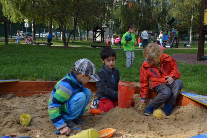 Ilustračný obrázok k článku Sila petície rodičov a vyššia dotácia: Poslanci znížili poplatky za škôlku