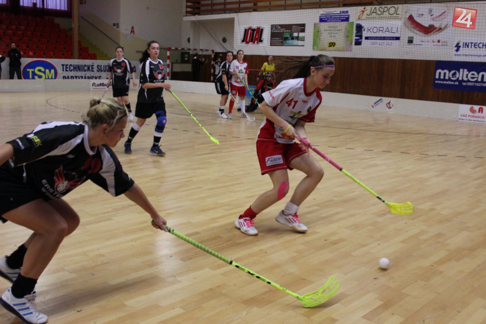 Ilustračný obrázok k článku Bystrické florbalistky mieria za historickým úspechom: Víťazstvo v lige majú vo vlastných rukách