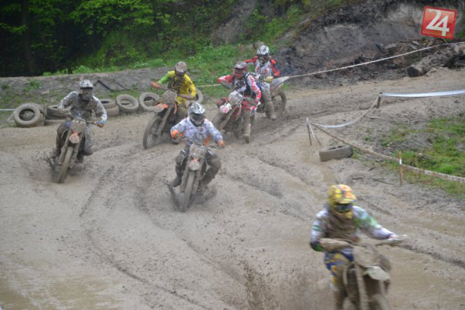 Ilustračný obrázok k článku Silné stroje a adrenalín: Na Skýcove uvidíme počas víkendu motocross preteky