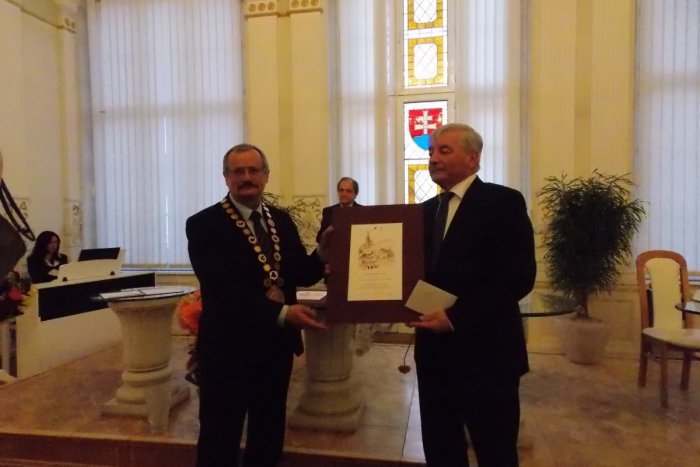 Ilustračný obrázok k článku Cena mesta je už udelená: Kto sa dočkal pocty? Teší sa z nej veľký lokalpatriot