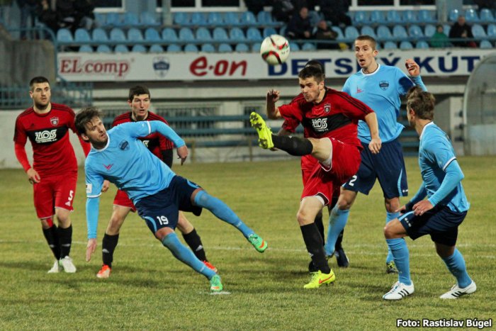 Ilustračný obrázok k článku Trnavské Béčko padlo pod Zoborom: Nitra mu nastrieľala štyri góly