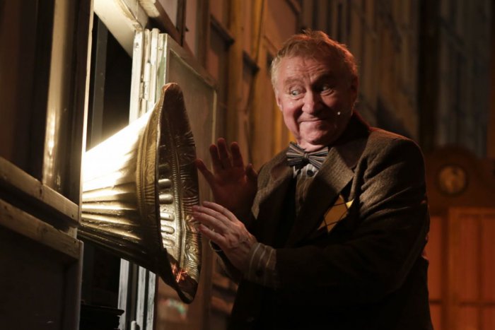 Ilustračný obrázok k článku Čože je to sedemdesiatka: Umelecký šéf a dlhoročný člen Divadla Nová scéna Karol Čálik dnes oslavuje