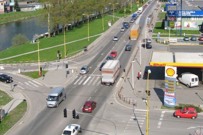 Ilustračný obrázok k článku Popradčan (53) sa vracal z basy: Stál v strede rušnej križovatky a mával rukami