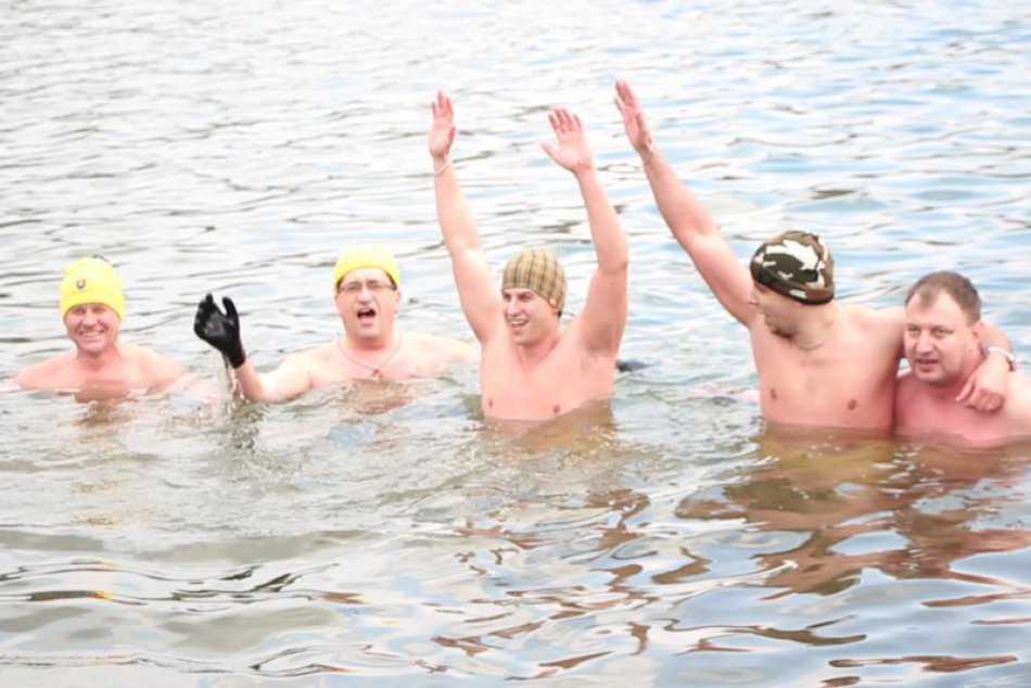 Ilustračný obrázok k článku Borci, z ktorých vás strasie: Baywatch obsadia otužilci z celého Slovenska