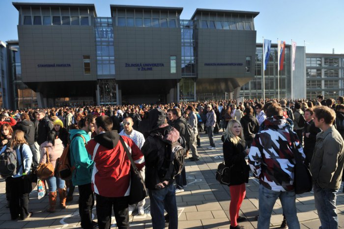 Ilustračný obrázok k článku Žilinská univerzita omladne: Stredoškoláci budú skúmať častice